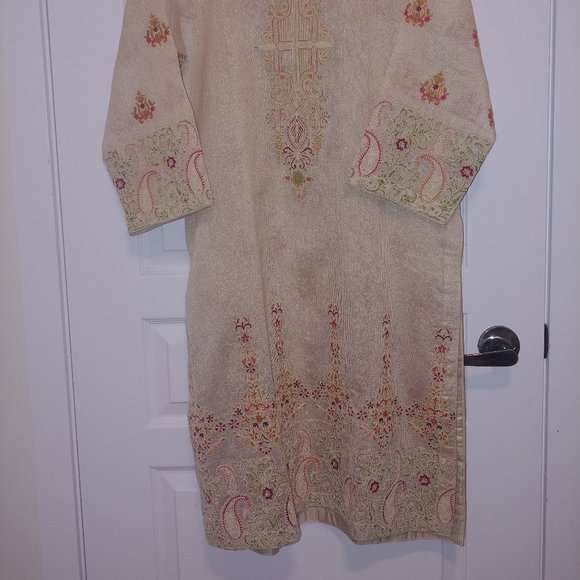 Organza Embroided Shirt with Choona Dupatta - Picture 2 of 4